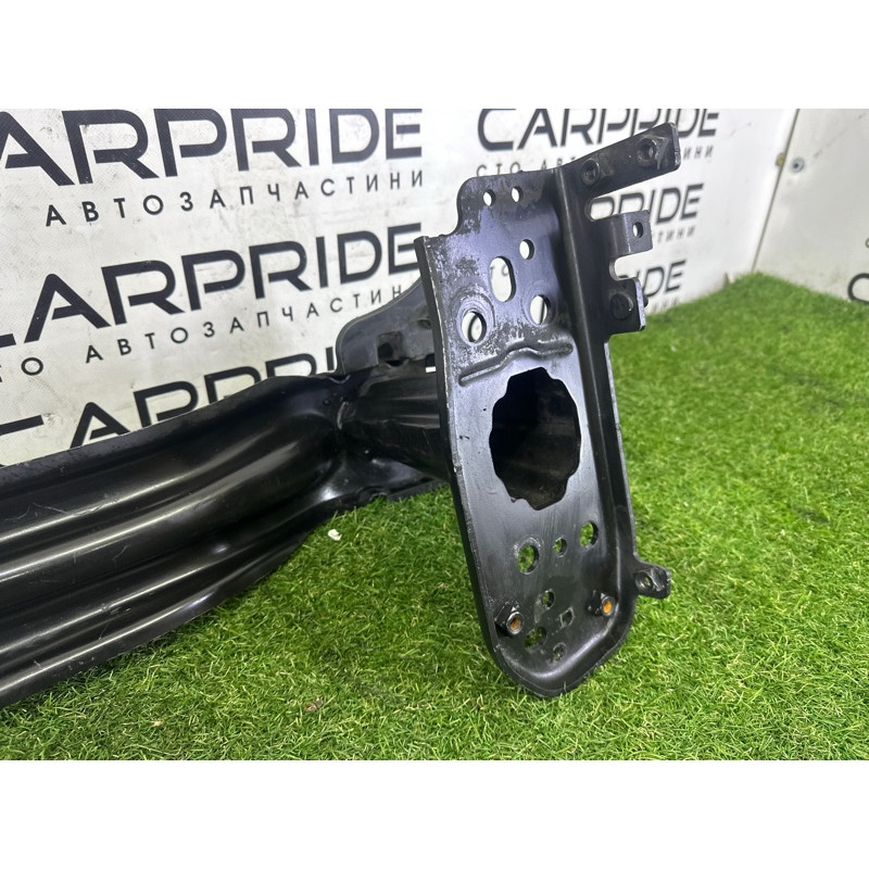 Усилитель бампера (наружные элементы кузова) Volkswagen Touareg NF 2012 3.0 TDI 7P0807109B