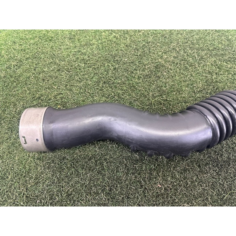 Патрубок интеркулера (двигатель и элементы) BMW 3-series F30 2015 2.0 13717605044