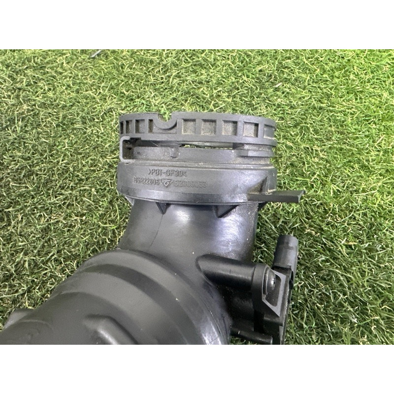 Патрубок интеркулера (двигатель и элементы) BMW 3-series F30 2015 2.0 13717605044