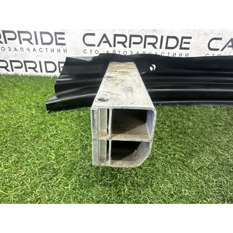 Усилитель бампера (наружные элементы кузова) AUDI A4 B8 2010 2.0 CAEB 8T0807313A