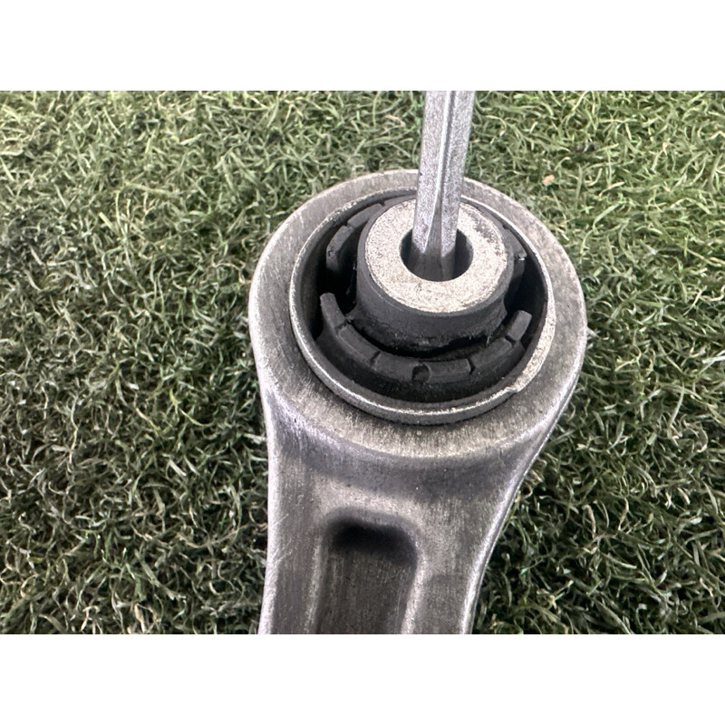 Рычаг подвески (подвеска) AUDI Q5 8R 2010 3.2 CALB 8K0407151C