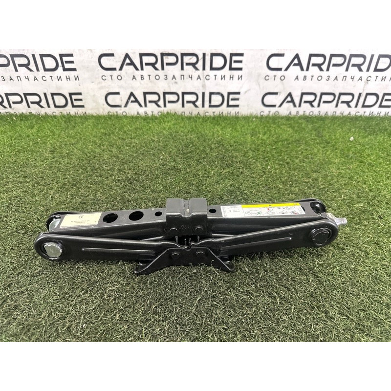 Домкрат (аксессуары) AUDI A4 B9 2018 2.0 DBPA 8W0011031C