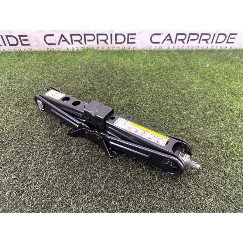 Домкрат (аксессуары) AUDI A4 B9 2018 2.0 DBPA 8W0011031C