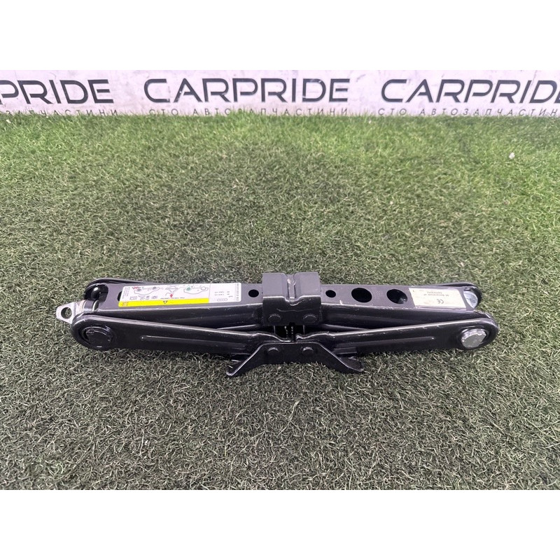 Домкрат (аксессуары) AUDI A4 B9 2018 2.0 DBPA 8W0011031C