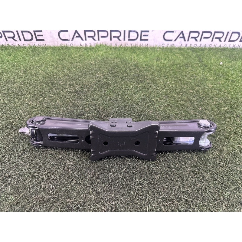 Домкрат (аксессуары) AUDI A4 B9 2018 2.0 DBPA 8W0011031C