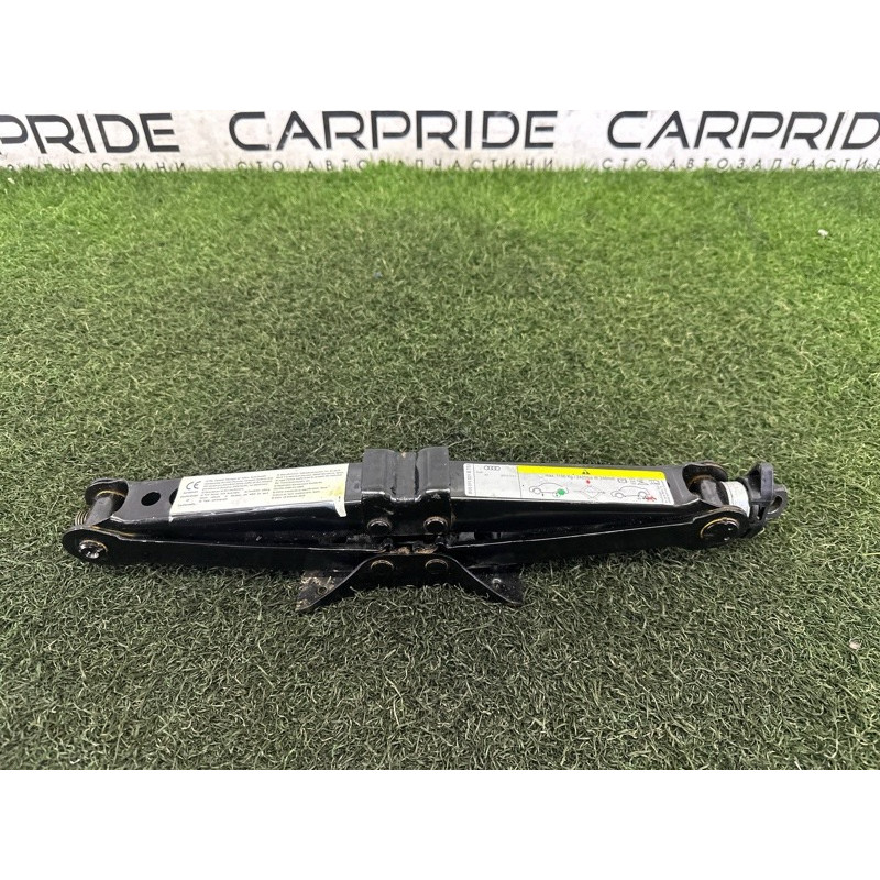 Домкрат (аксессуары) AUDI A3 8V 2016 1.8 CNSB 8V0011031B