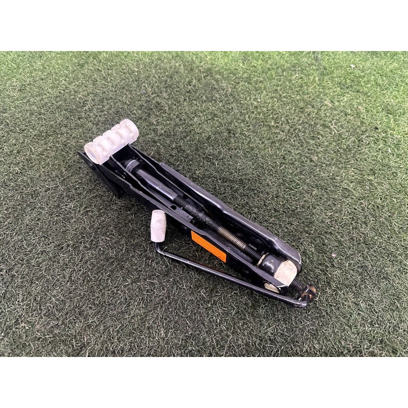 Домкрат (аксессуары) AUDI A8 D4 2011 4.2 CDRA 4H0011031C