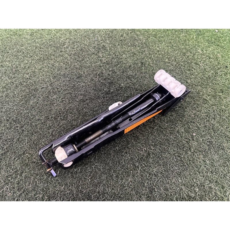 Домкрат (аксессуары) AUDI A8 D4 2011 4.2 CDRA 4H0011031C