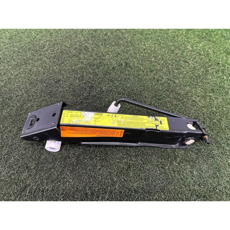 Домкрат (аксессуары) AUDI A8 D4 2011 4.2 CDRA 4H0011031C