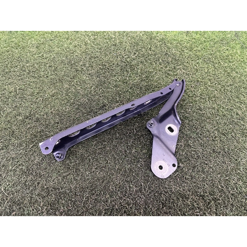 Петля капота (кузов и элементы) AUDI A8 D4 2011 4.2 CDRA 4H0823302D