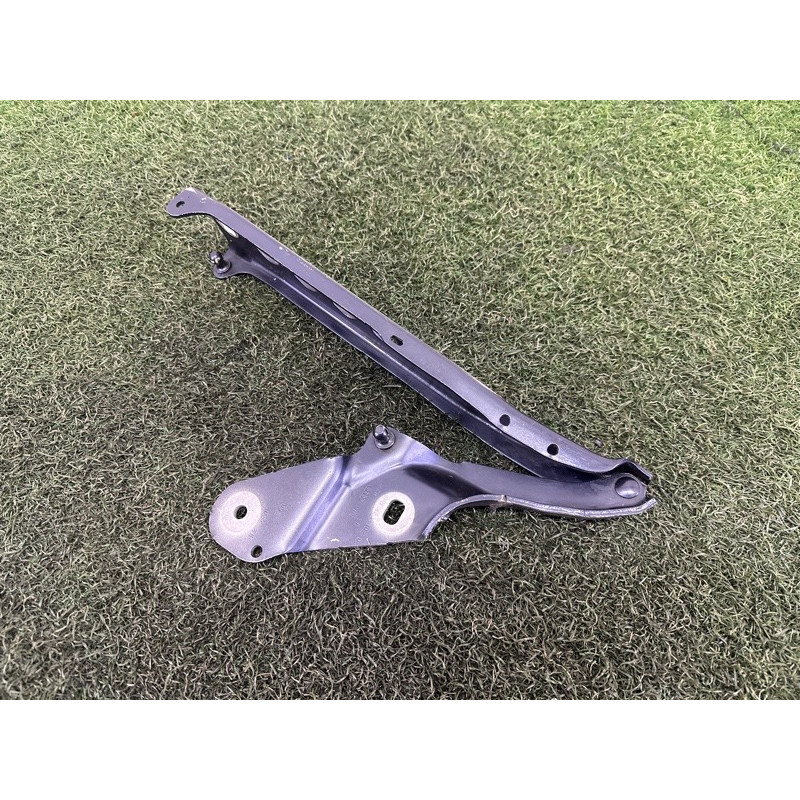 Петля капота (кузов и элементы) AUDI A8 D4 2011 4.2 CDRA 4H0823302D