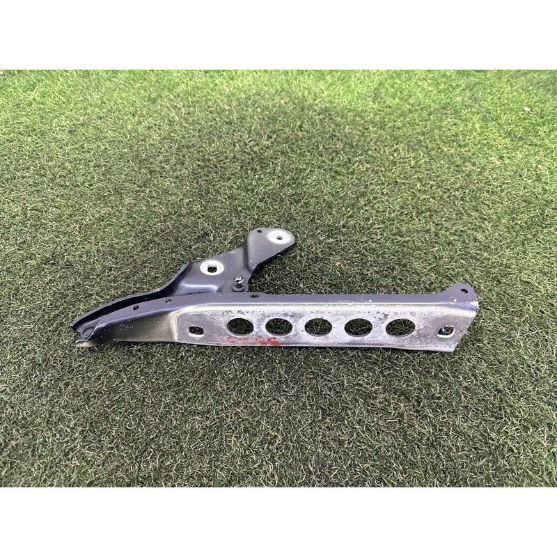 Петля капота (кузов и элементы) AUDI A8 D4 2011 4.2 CDRA 4H0823302D