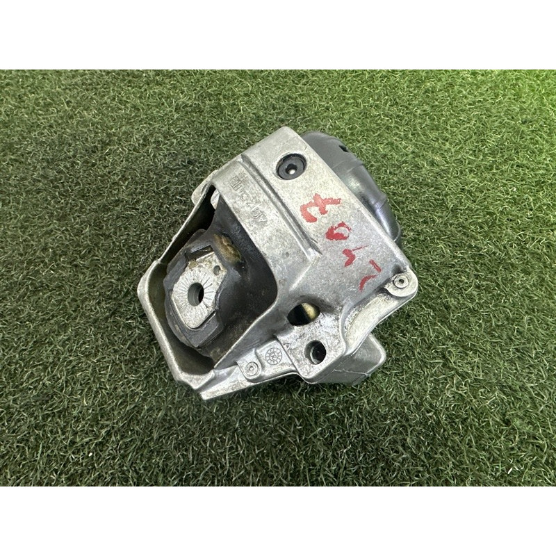 Подушка двигуна (двигун та елементи) AUDI Q5 8R 2010 3.2 CALB 8R0199381R