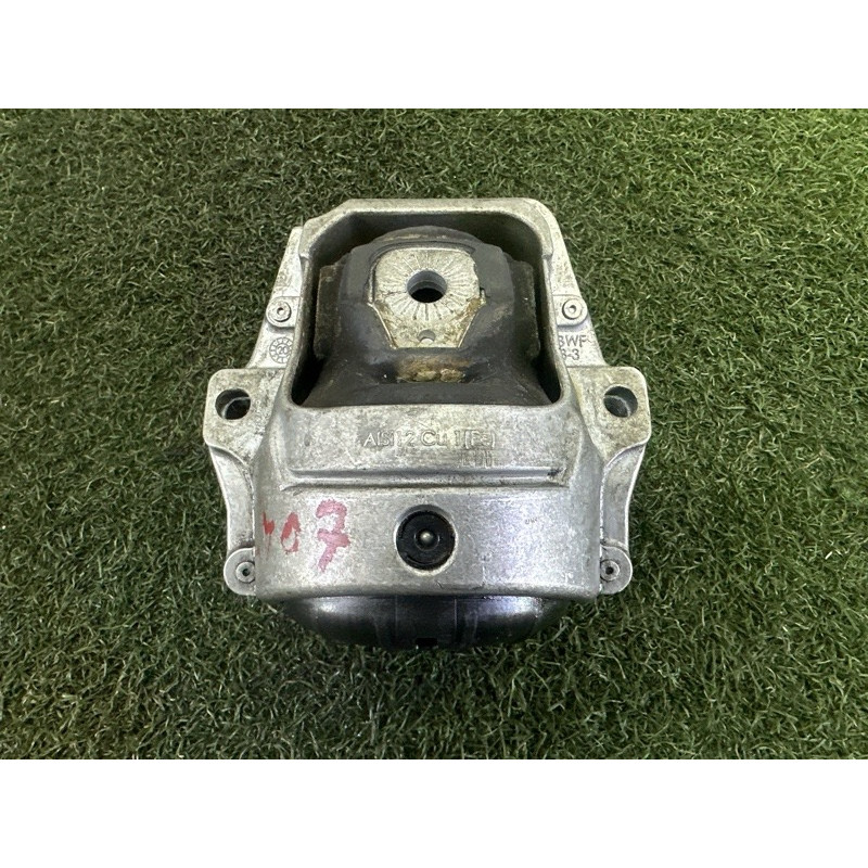 Подушка двигуна (двигун та елементи) AUDI Q5 8R 2010 3.2 CALB 8R0199381R