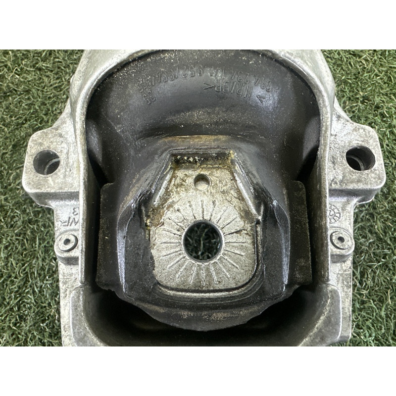 Подушка двигуна (двигун та елементи) AUDI Q5 8R 2010 3.2 CALB 8R0199381R