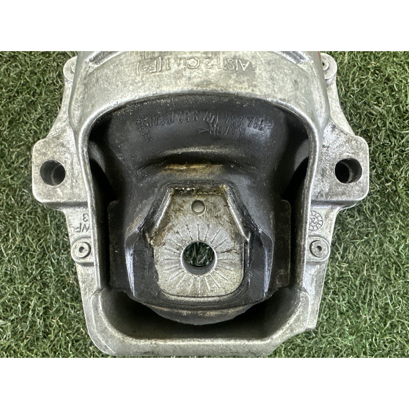 Подушка двигуна (двигун та елементи) AUDI Q5 8R 2010 3.2 CALB 8R0199381R