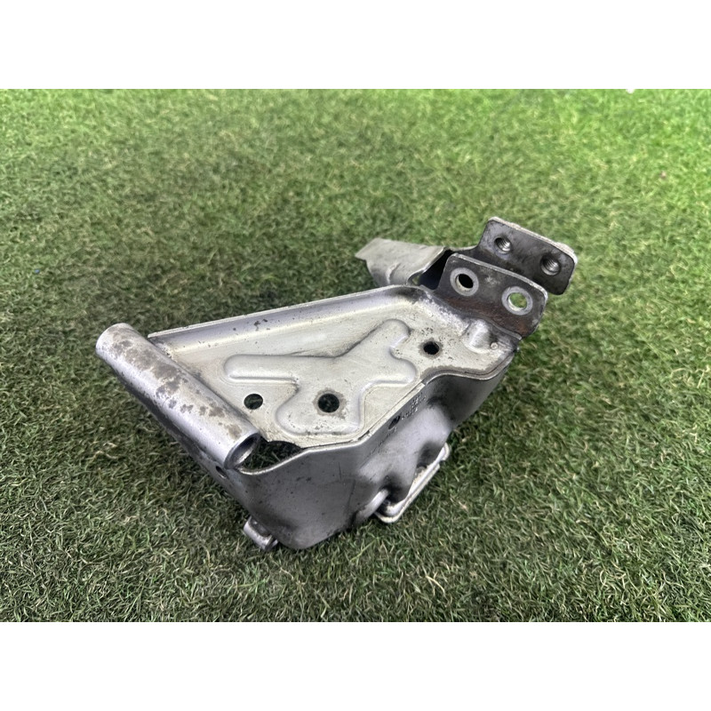 Кронштейн подушки двигателя (кронштейны двигателя) AUDI A8 D4 2011 4.2 CDRA 4H0399059C