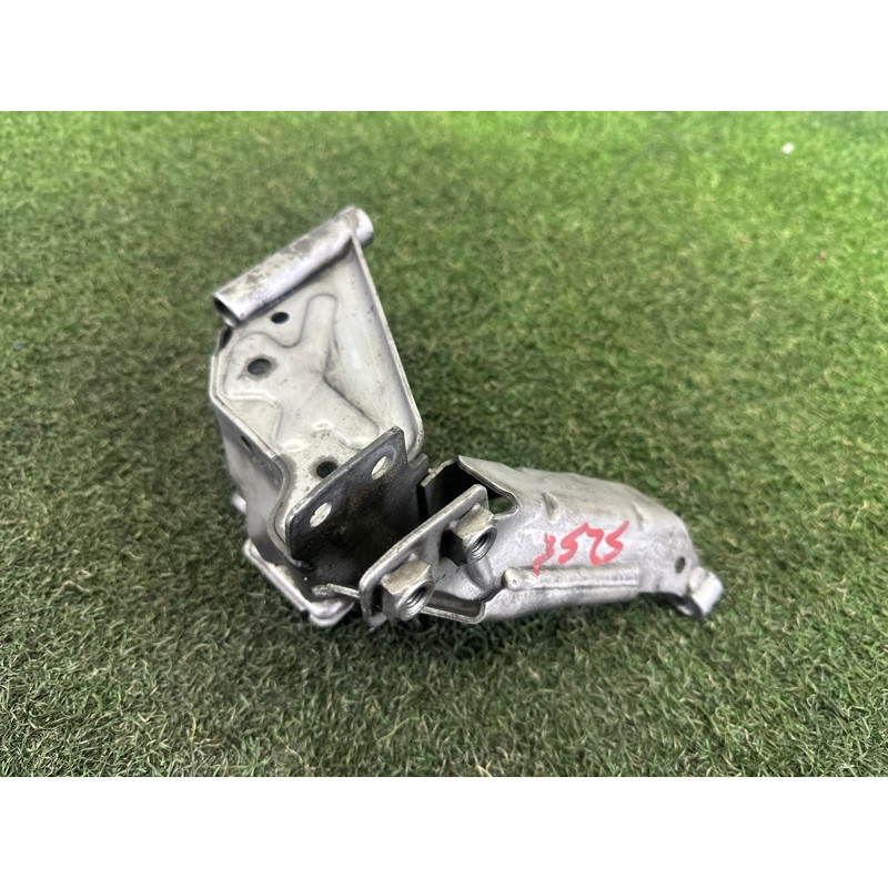 Кронштейн подушки двигателя (кронштейны двигателя) AUDI A8 D4 2011 4.2 CDRA 4H0399059C