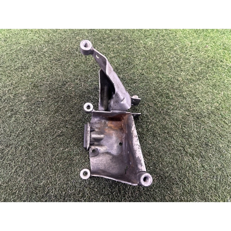 Кронштейн подушки двигателя (кронштейны двигателя) AUDI A8 D4 2011 4.2 CDRA 4H0399059C