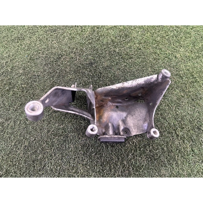 Кронштейн подушки двигателя (кронштейны двигателя) AUDI A8 D4 2011 4.2 CDRA 4H0399059C