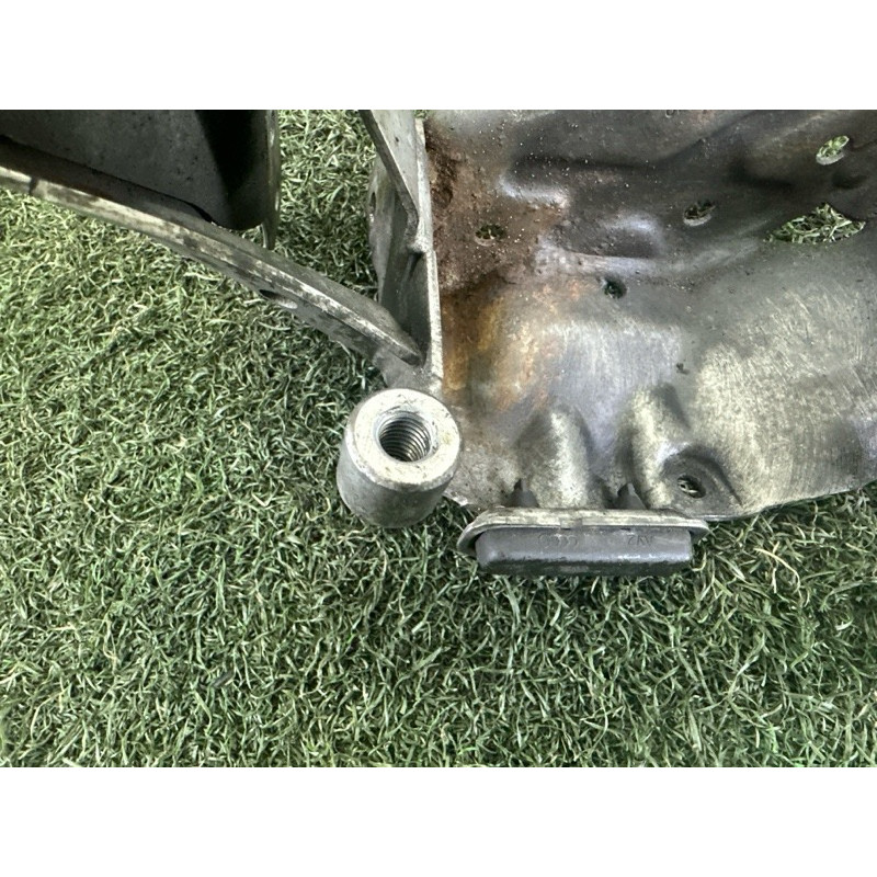 Кронштейн подушки двигателя (кронштейны двигателя) AUDI A8 D4 2011 4.2 CDRA 4H0399059C