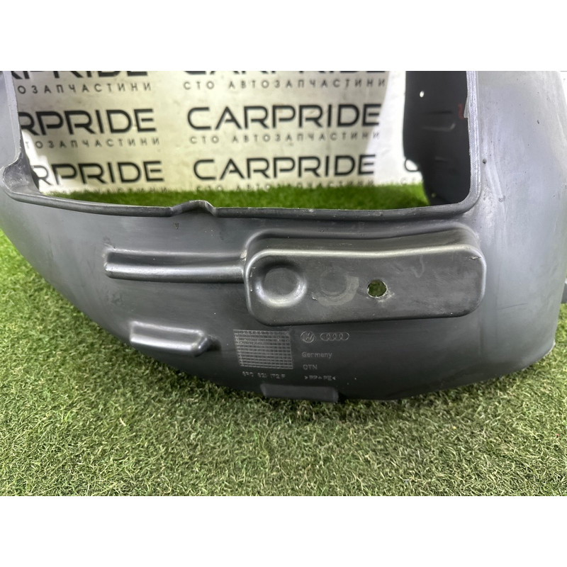 Подкрылок (кузов и элементы) AUDI Q5 8R 2010 3.2 CALB 8R0821172F