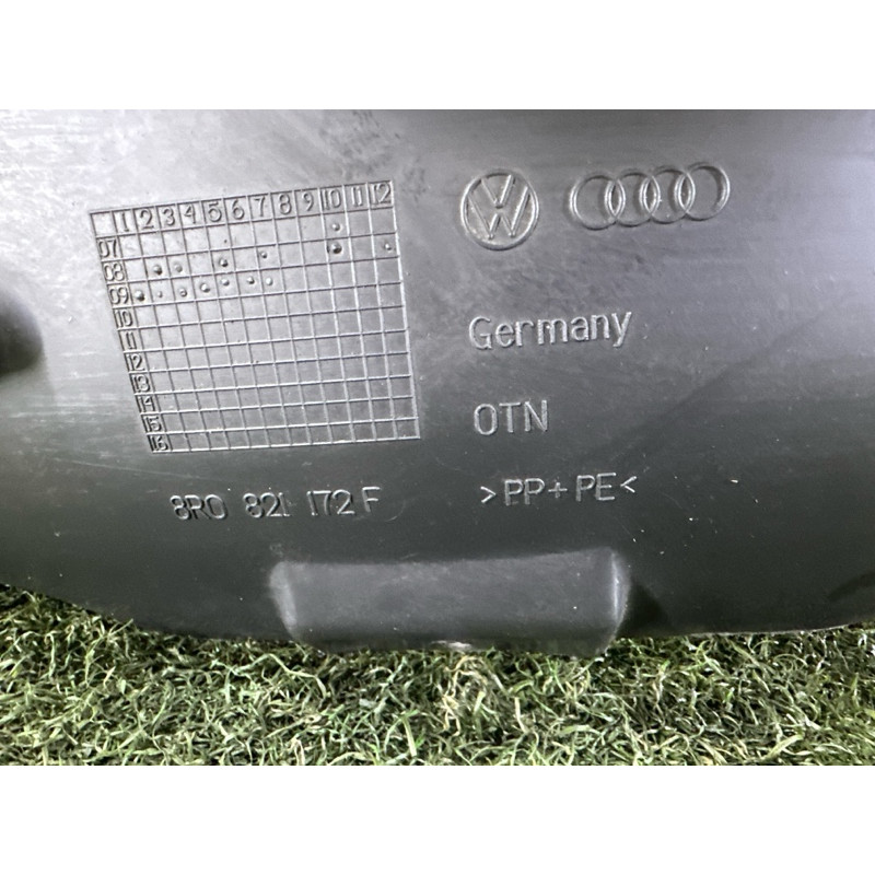 Подкрылок (кузов и элементы) AUDI Q5 8R 2010 3.2 CALB 8R0821172F