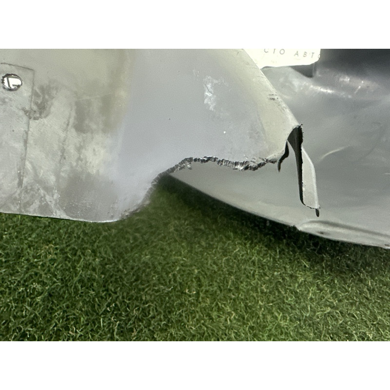 Подкрылок (кузов и элементы) AUDI Q5 8R 2010 3.2 CALB 8R0821172F