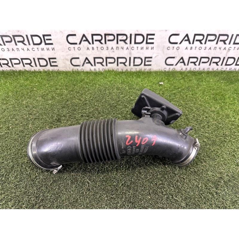 Патрубок повітряного фільтра (подача палива) AUDI Q5 8R 2010 3.2 CALB 06E129629S