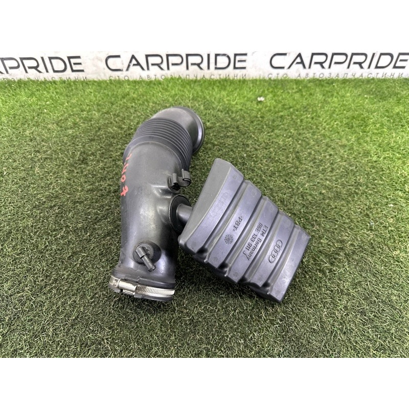 Патрубок повітряного фільтра (подача палива) AUDI Q5 8R 2010 3.2 CALB 06E129629S