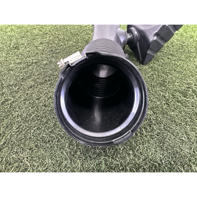 Патрубок повітряного фільтра (подача палива) AUDI Q5 8R 2010 3.2 CALB 06E129629S