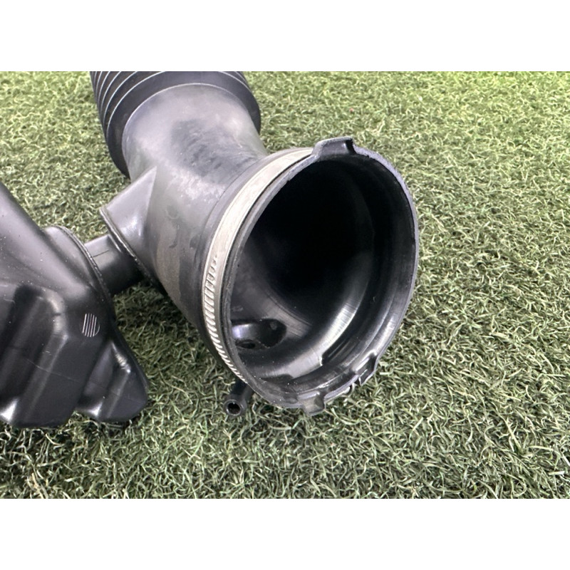 Патрубок повітряного фільтра (подача палива) AUDI Q5 8R 2010 3.2 CALB 06E129629S