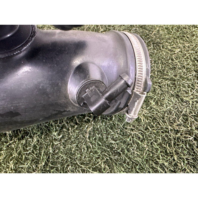 Патрубок повітряного фільтра (подача палива) AUDI Q5 8R 2010 3.2 CALB 06E129629S