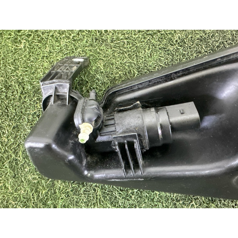 Бачок омывателя (кузов и элементы) AUDI Q5 8R 2010 3.2 CALB 8R0955453B