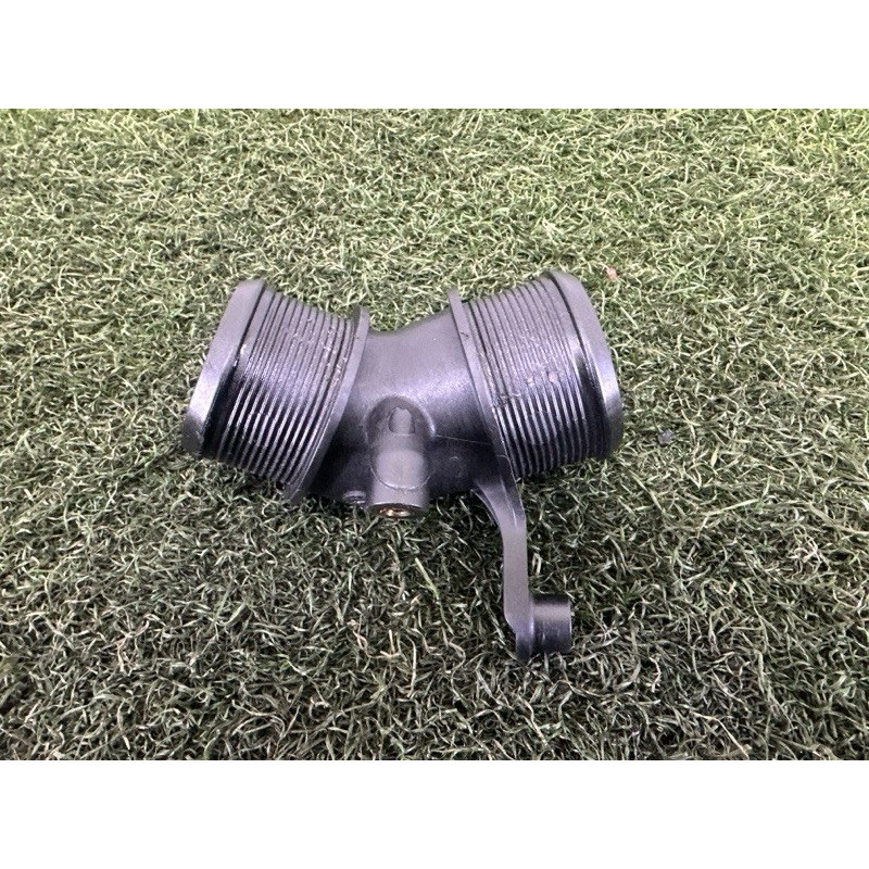 Фланец патрубка интеркулера (впускная система) LAND ROVER RANGE ROVER Sport L494 2016 3.0 Diesel LR068879