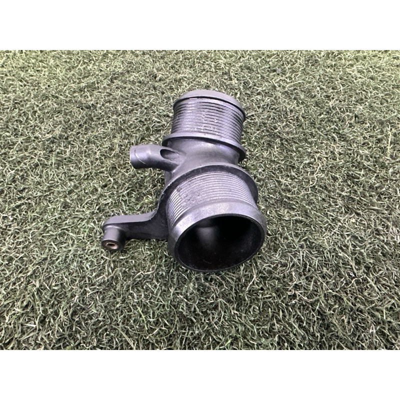 Фланец патрубка интеркулера (впускная система) LAND ROVER RANGE ROVER Sport L494 2016 3.0 Diesel LR068879