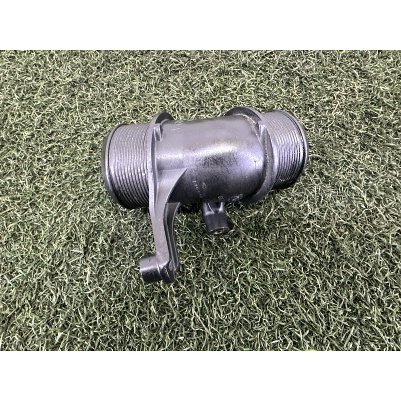 Фланец патрубка интеркулера (впускная система) LAND ROVER RANGE ROVER Sport L494 2016 3.0 Diesel LR068879