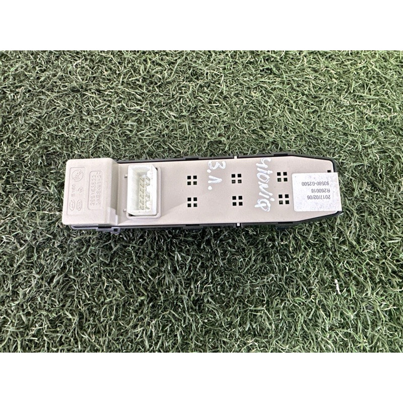 Кнопка стеклоподъемника (электрика / кнопки) Hyundai Ioniq AE 2017 1.6 93580G25004X