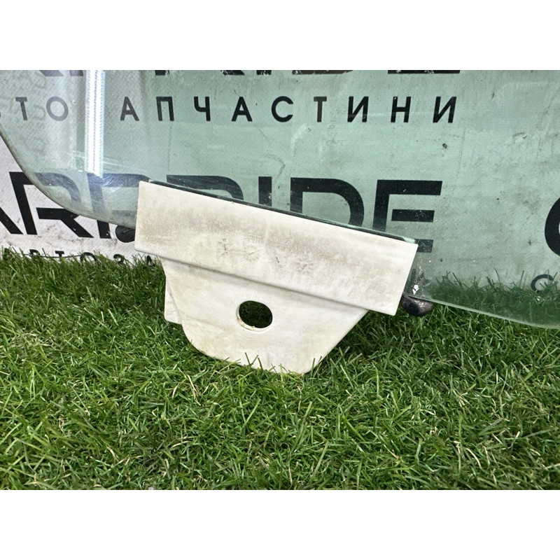 Стекло (кузов и элементы) Jeep Grand Cherokee WK2 2018 3.6 68068671AD