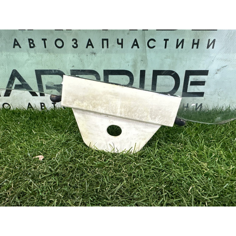 Стекло (кузов и элементы) Jeep Grand Cherokee WK2 2018 3.6 68068671AD