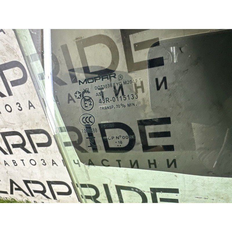 Стекло (кузов и элементы) Jeep Grand Cherokee WK2 2018 3.6 68068670AD