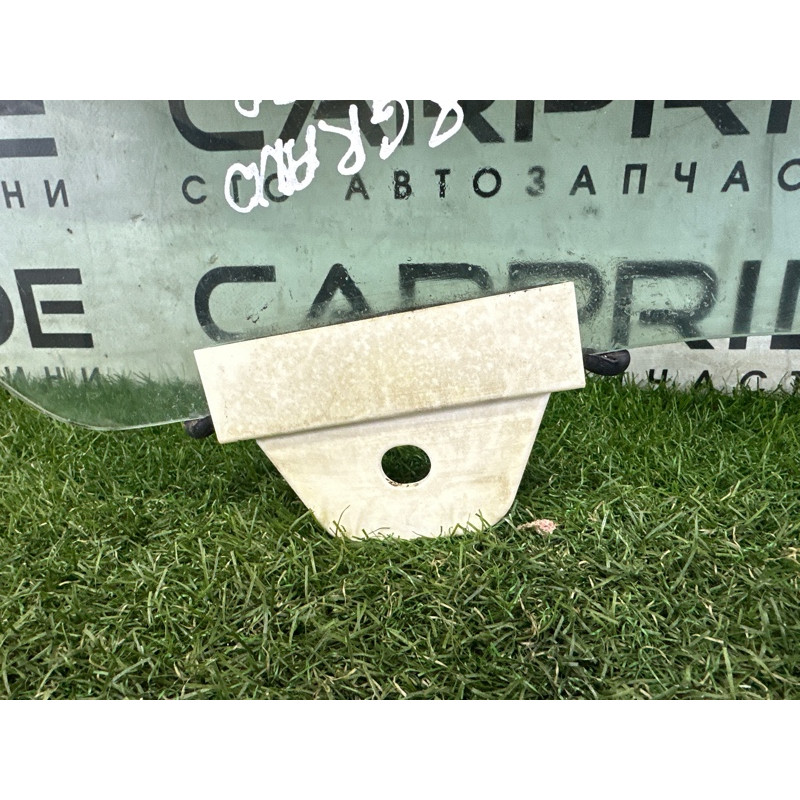 Стекло (кузов и элементы) Jeep Grand Cherokee WK2 2018 3.6 68068670AD