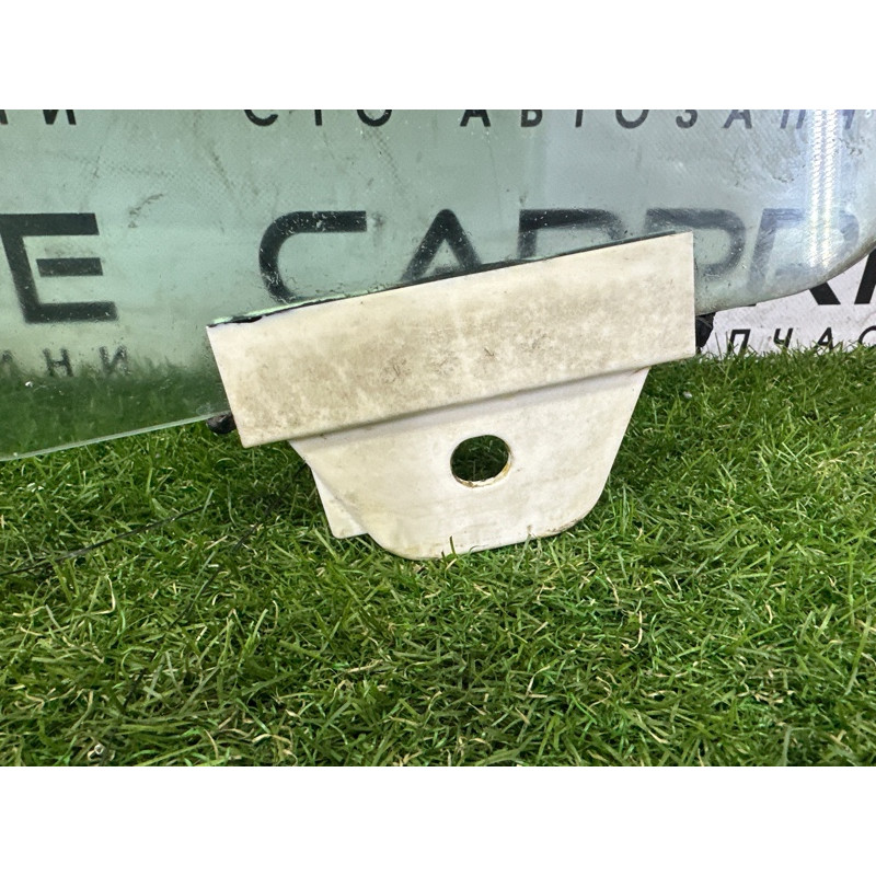 Стекло (кузов и элементы) Jeep Grand Cherokee WK2 2018 3.6 68068670AD