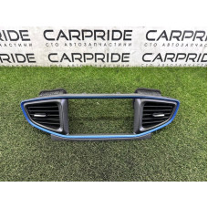 Центральный дефлектор салона