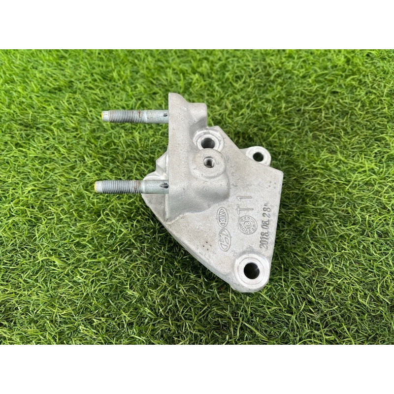 Кронштейн (двигатель и элементы) Hyundai Ioniq AE 2018 1.6 Hybrid 2167003HA0