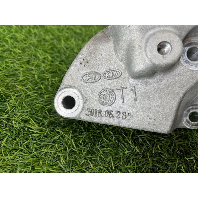 Кронштейн (двигатель и элементы) Hyundai Ioniq AE 2018 1.6 Hybrid 2167003HA0