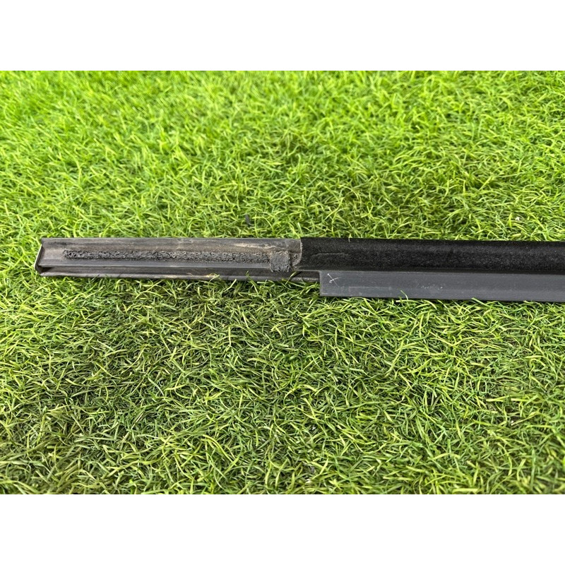 Молдинг скла (кузов і елементи) Jeep Cherokee KL 2014 3.2 68142975AB