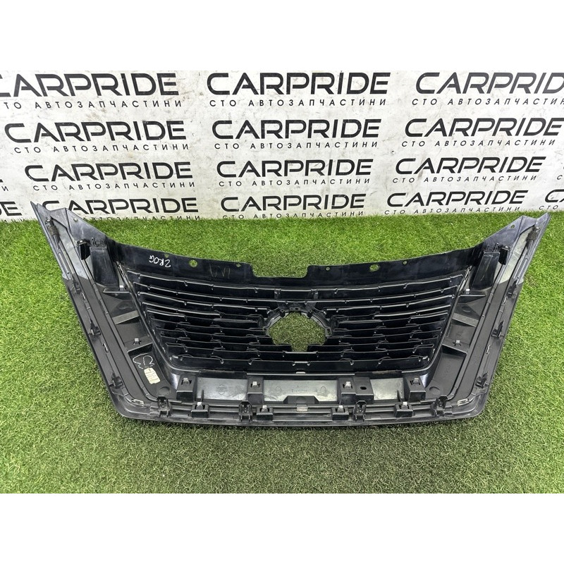 Решетка радиатора (наружные элементы кузова) Nissan Rogue T33 2021 2.5 PR25DD 623106RR0B