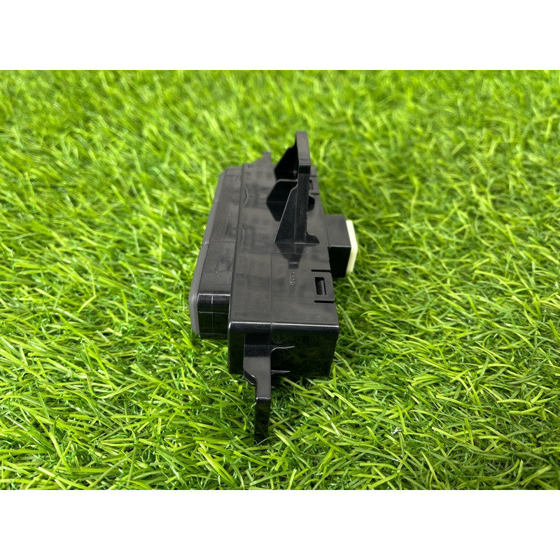 Блок кнопок (електрика / кнопки) Hyundai Ioniq AE 2018 1.6 Hybrid 93555G25004X