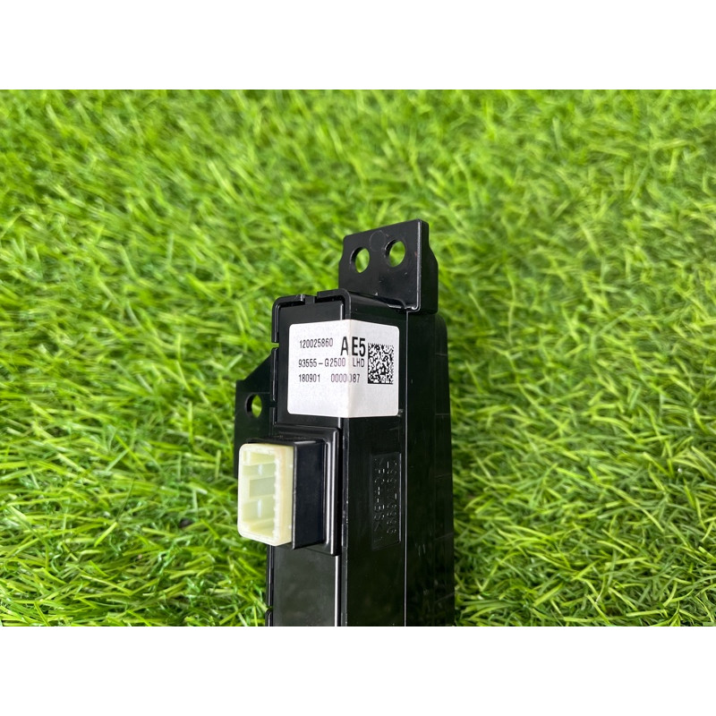 Блок кнопок (електрика / кнопки) Hyundai Ioniq AE 2018 1.6 Hybrid 93555G25004X